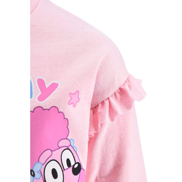 Ropa infantil rosa con diseño de personaje y detalles de volantes en el hombro.