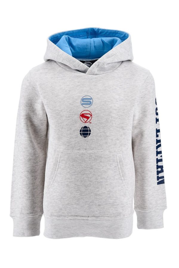 Sudadera gris con capucha y logotipos en el centro y manga.