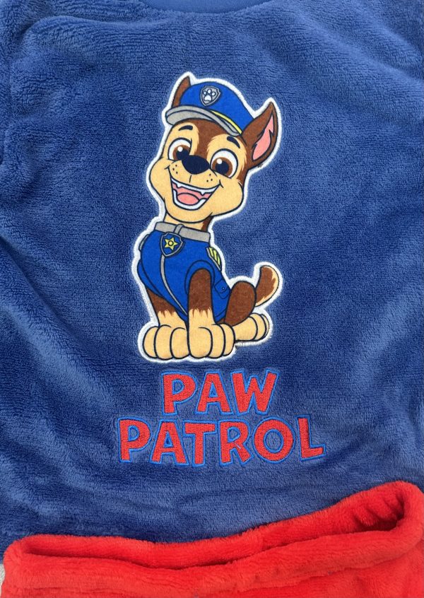 Ropa de la tienda La Giralda con diseño de Paw Patrol y logo en azul y rojo.