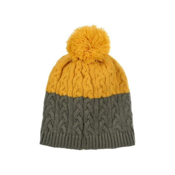 Gorro de lana gris y amarillo con pompón en la parte superior.