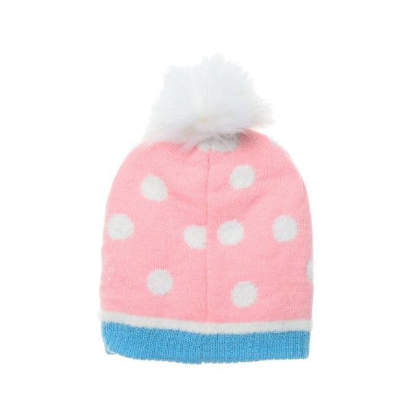 Gorro de lana rosa con puntos blancos y pompón blanco en la parte superior.