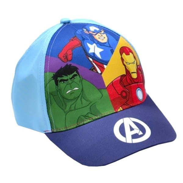 Gorra infantil con personajes de los Vengadores en colores vivos y logo en la visera.