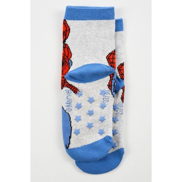Calcetines infantiles con diseño de mariposas y estrellas en colores azul, gris y rojo.