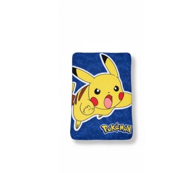 Manta de Pokémon Pikachu en azul con logo de Pokémon.