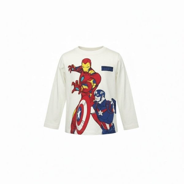 Camiseta infantil con diseño de Iron Man y Capitán América en fondo blanco.