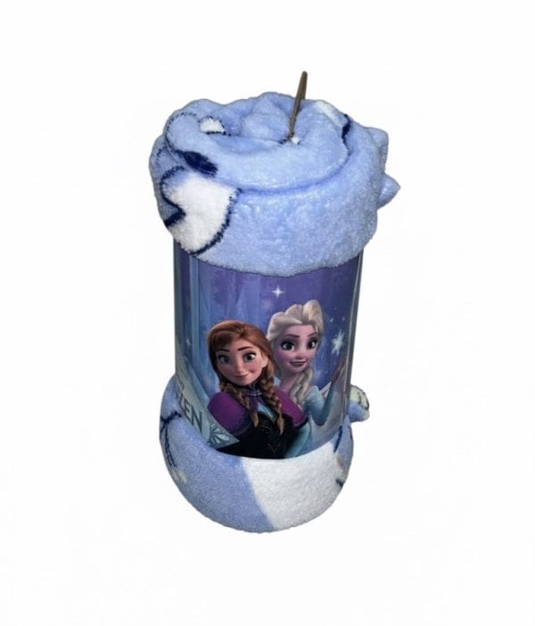 Muñeco de nieve con personajes de Frozen en un vaso de papel.