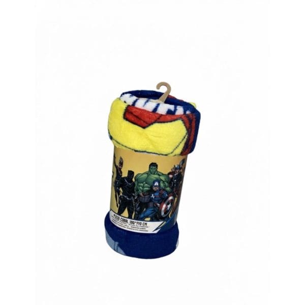 Toalla infantil con personajes de Marvel, superhéroes y colores vivos.