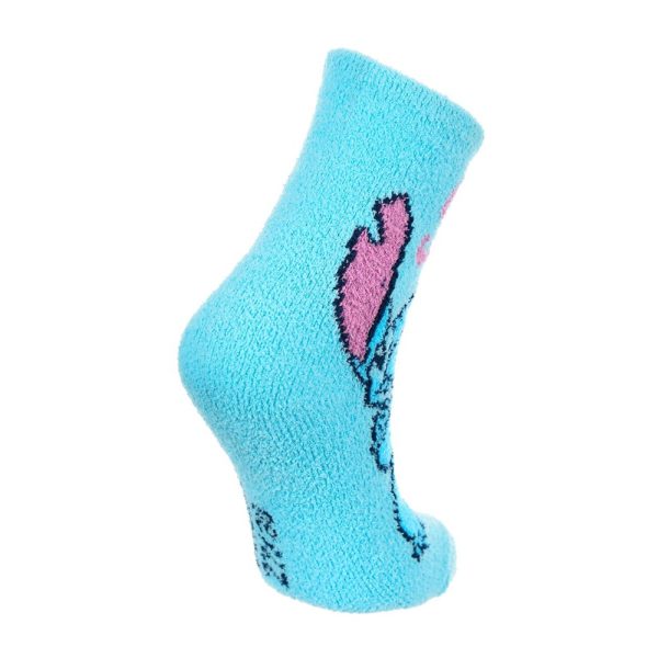 Calcetín azul con diseño de corazón rosa y detalles en negro.