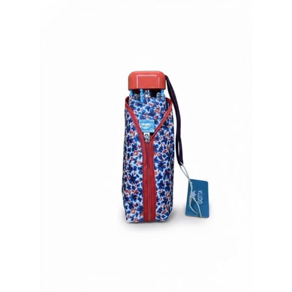 Estuche de agua con diseño floral azul y rojo de Ropa La Giralda.