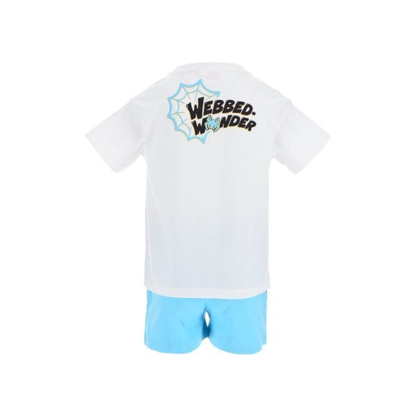 Conjunto de ropa infantil con camiseta blanca y pantalones cortos azules.