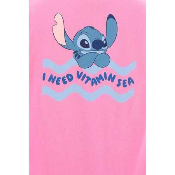 Lágrima de Stitch con texto 'I need vitamin sea' en fondo rosa.