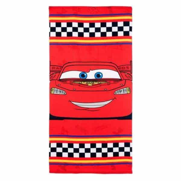 Toalla de Disney Cars con personaje de Rayo McQueen en rojo y diseño de cuadros.