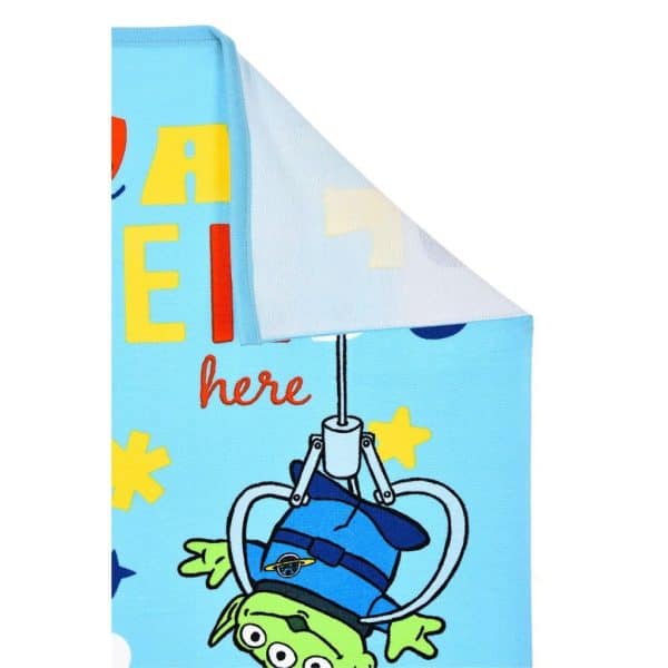 Ropa infantil con diseño de rana y letras coloridas en tienda Ropa La Giralda.