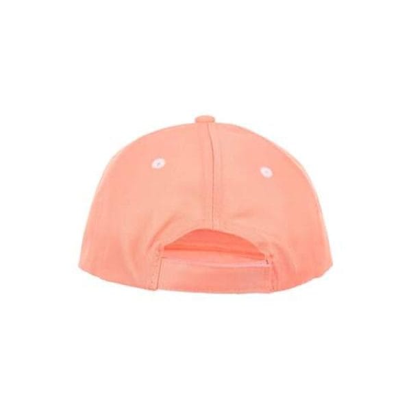 Gorra rosa con cierre ajustable y detalles blancos.