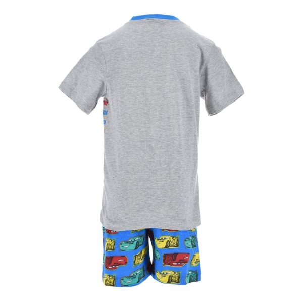 Conjunto de ropa infantil con camiseta gris y pantalones de coche de colores.