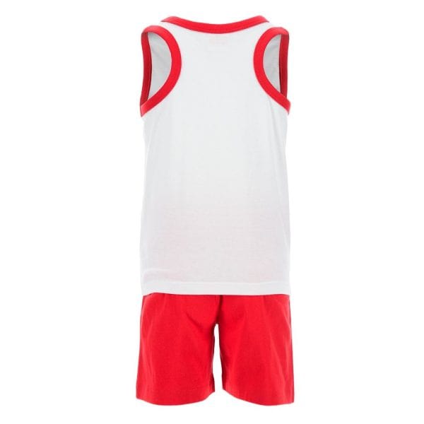 Conjunto de ropa de verano para niños con camiseta blanca y pantalones cortos rojos.
