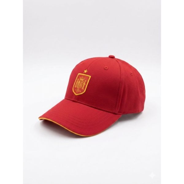 Gorra roja con escudo de España y estrella dorada en la parte frontal.